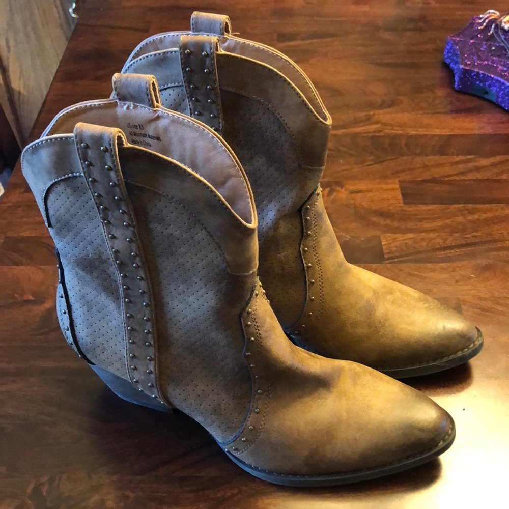 Very Volatile tan cowboy booties